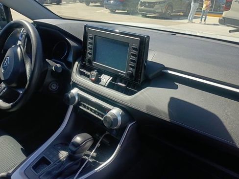 Used 2021 Toyota RAV4 LE image 19