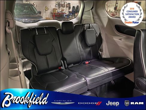 Used 2024 Chrysler Pacifica Limited FWD image 19