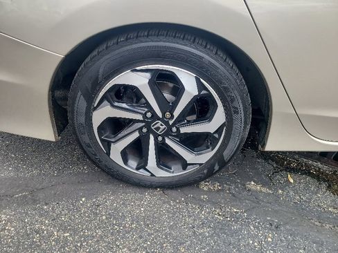 Used 2017 Honda Accord EX-L image 7