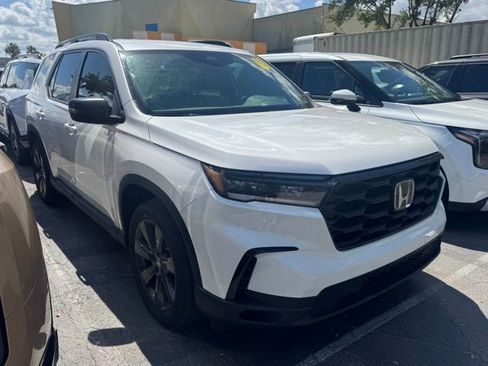 Used 2025 Honda Pilot Sport image 10