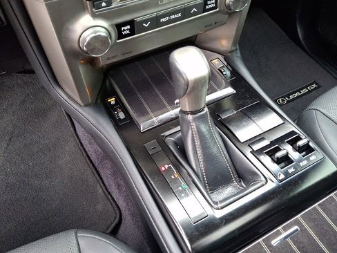 Used 2021 Lexus GX 460 Premium w/ Premium Package image 18