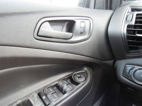 Used 2017 Ford Escape S FWD image 33
