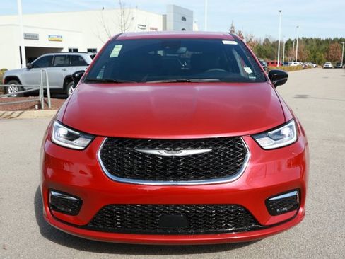 New 2026 Chrysler Pacifica Select image 2