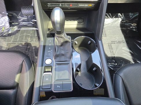 Used 2020 Volkswagen Atlas Cross Sport SEL image 26