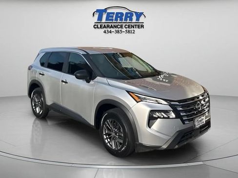 Used 2024 Nissan Rogue S AWD/4WD image 2