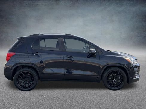 Used 2021 Chevrolet Trax LT w/ Sport Edition FWD image 2