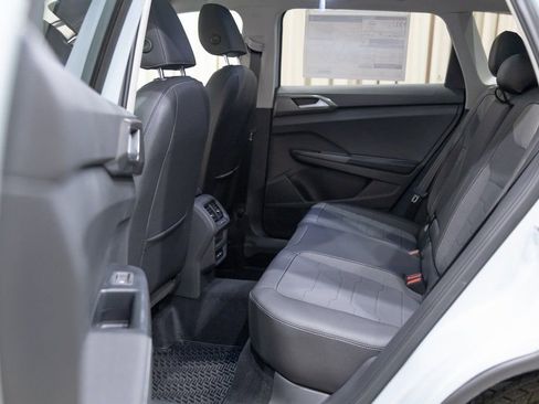 New 2026 Volkswagen Taos SE image 12