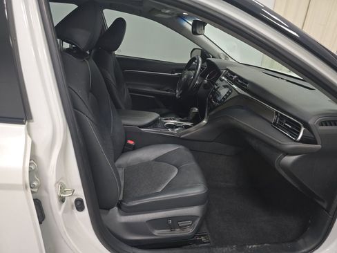 Used 2019 Toyota Camry XSE w/ Navigation Package image 6