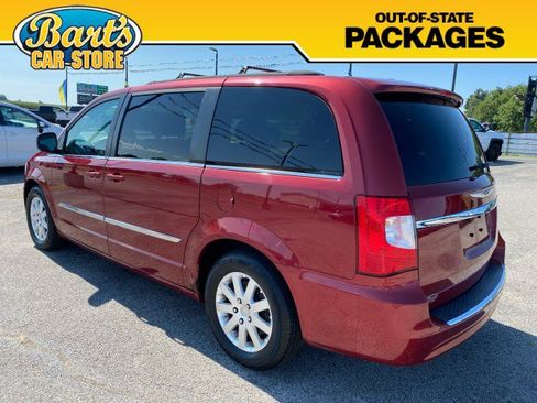 Used 2013 Chrysler Town & Country Touring FWD image 4