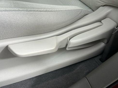 Used 2016 Nissan Leaf SV image 13