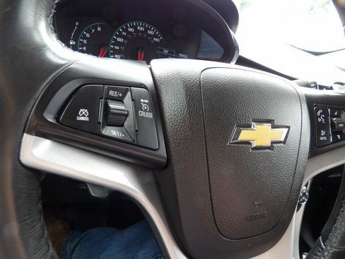 Used 2018 Chevrolet Trax LT w/ LT Convenience Package image 12