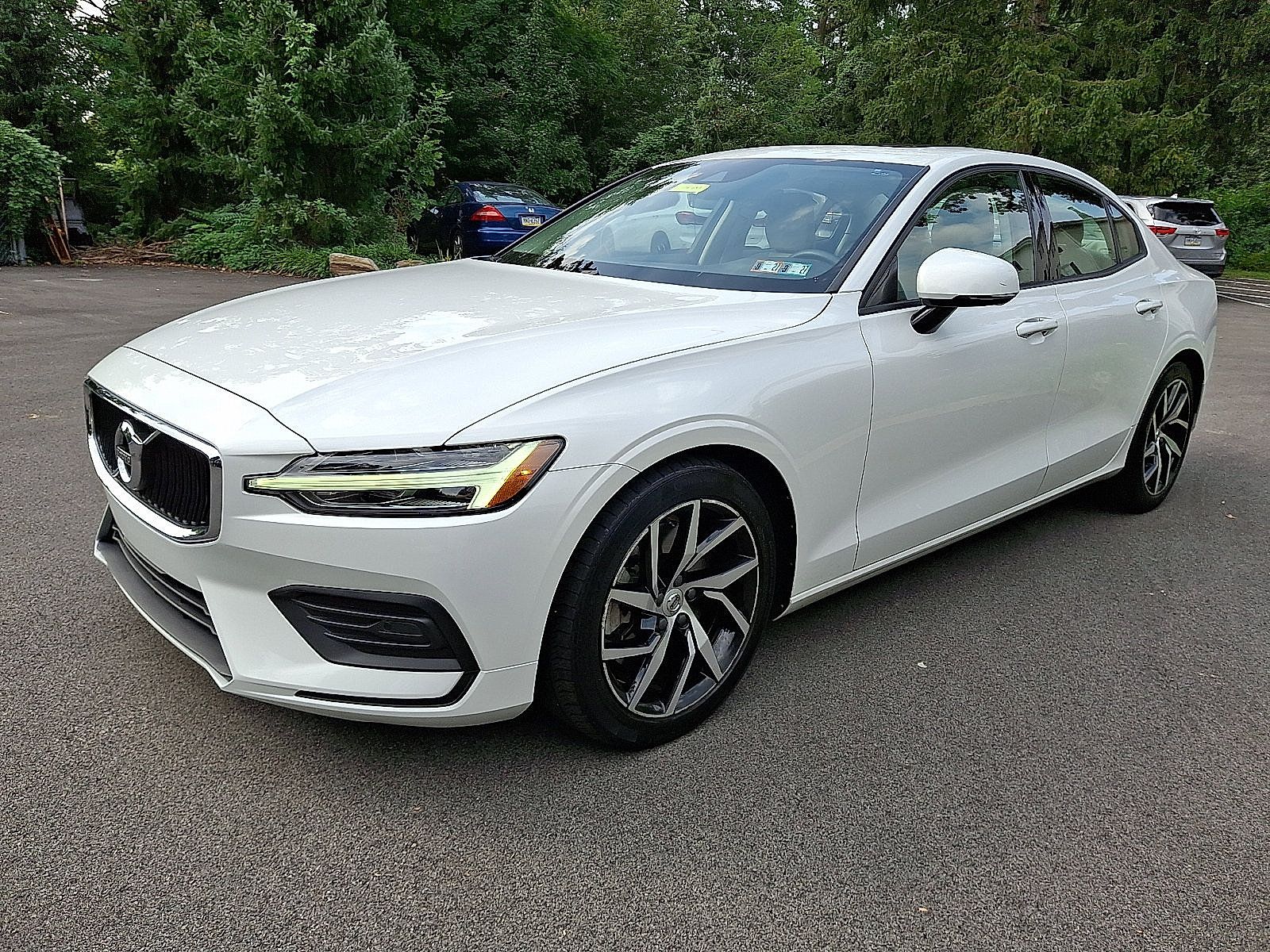Used 2019 Volvo S60 T6 Momentum w/ Premium Package AWD/4WD image 3