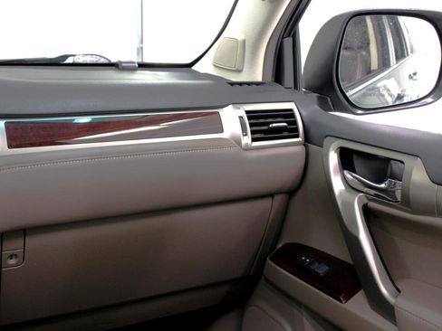 Used 2017 Lexus GX 460 Premium image 58