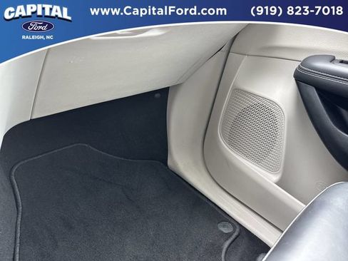 Used 2024 Chrysler Pacifica Touring-L FWD image 27
