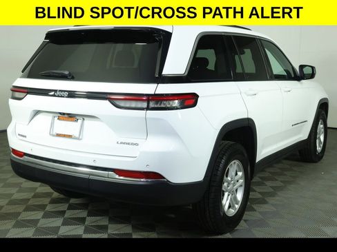 Used 2023 Jeep Grand Cherokee Laredo RWD image 8