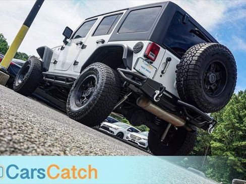 Used 2018 Jeep Wrangler Unlimited Sahara AWD/4WD image 5