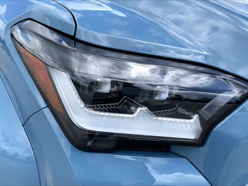 Used 2025 Toyota 4Runner Limited AWD/4WD image 27