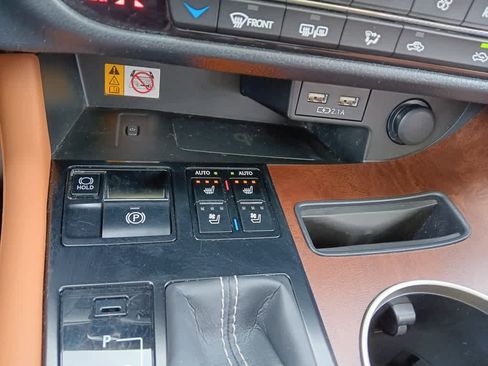 Used 2022 Lexus RX 350L Premium w/ Premium Package image 28