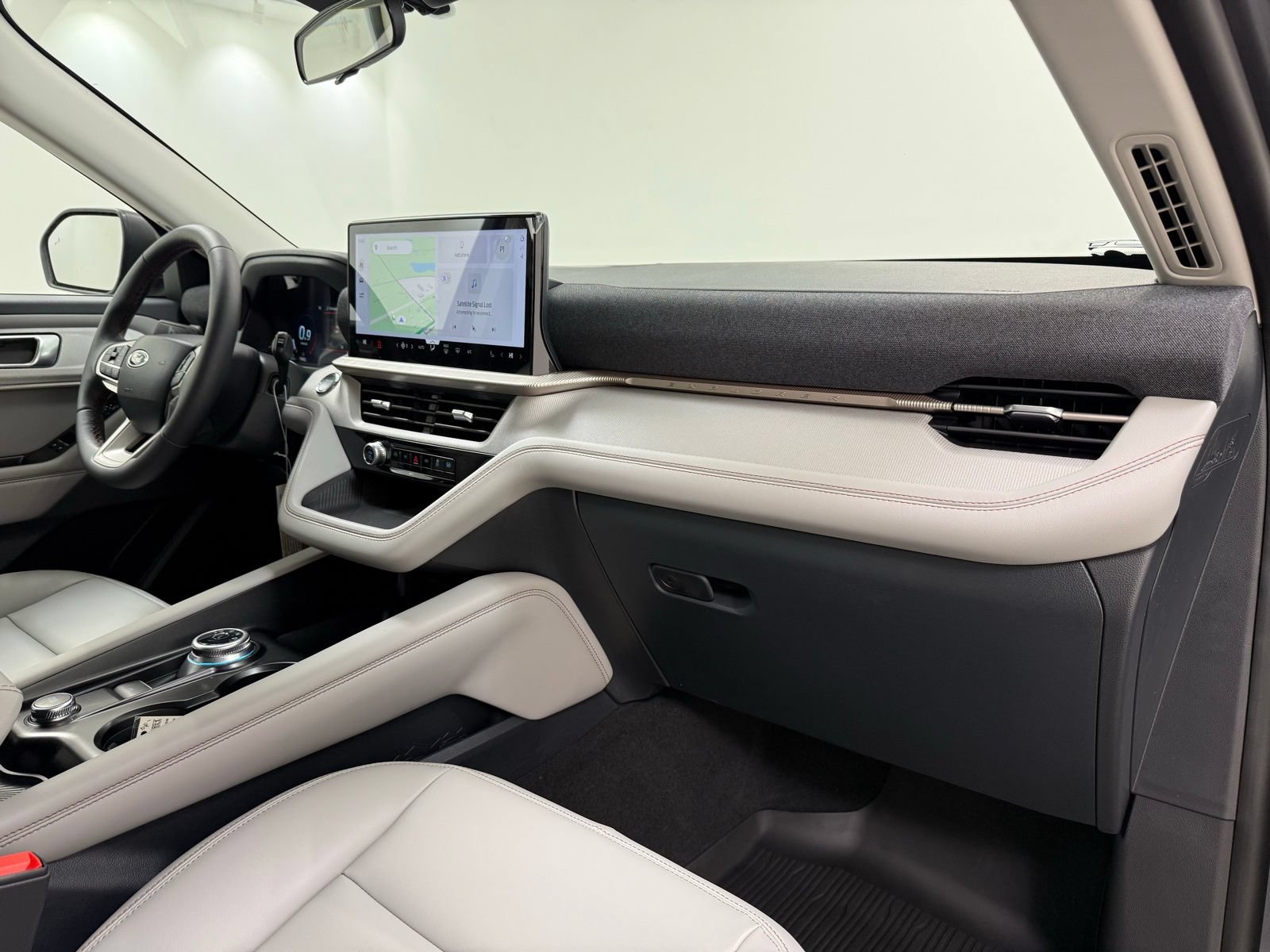 New 2026 Ford Explorer Active w/ Active Comfort Package RWD image 30