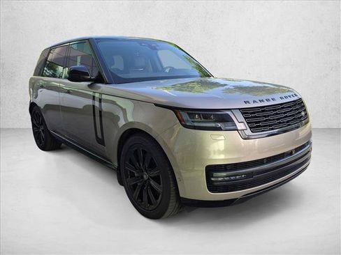 Used 2025 Land Rover Range Rover SE AWD/4WD image 3