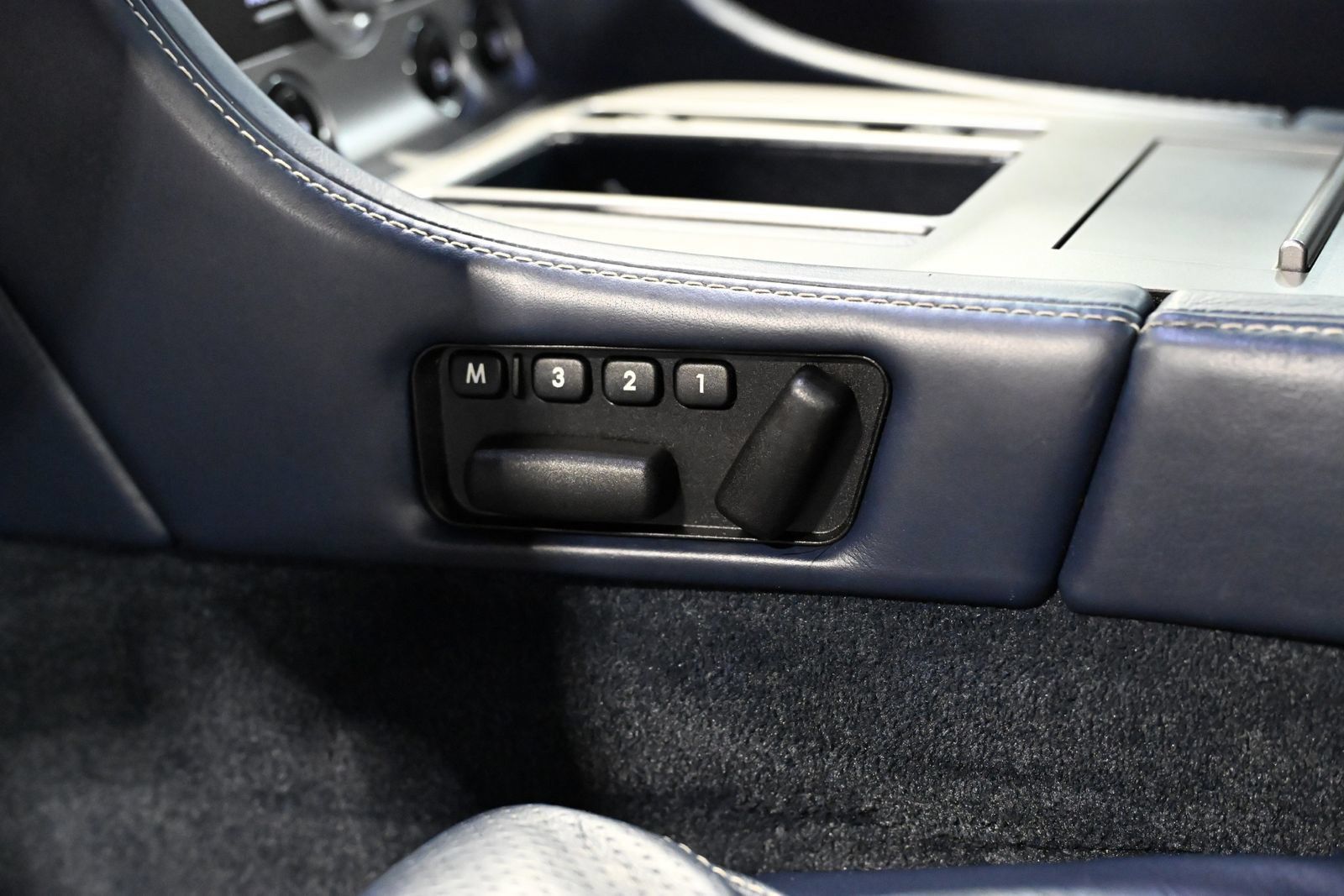 Used 2009 Aston Martin DB9 Coupe RWD image 33