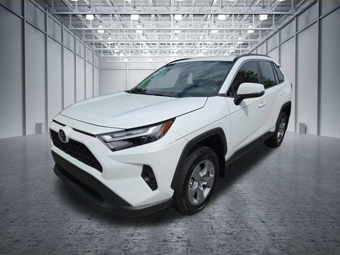 Used 2025 Toyota RAV4 XLE AWD/4WD image 3