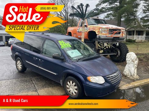 Used 2006 Chrysler Town & Country Touring image 1