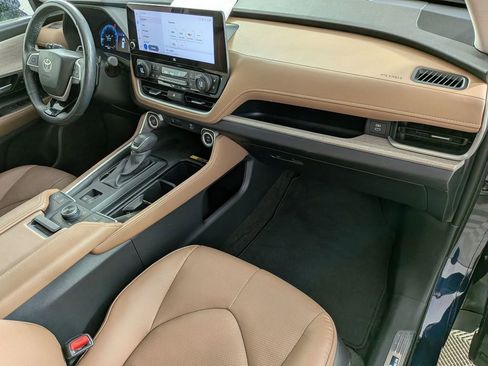 Used 2024 Toyota Grand Highlander AWD image 29