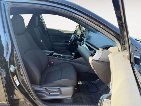 Used 2019 Toyota C-HR XLE FWD image 24