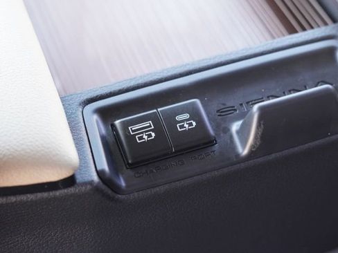 Used 2024 Toyota Sienna XLE FWD image 37