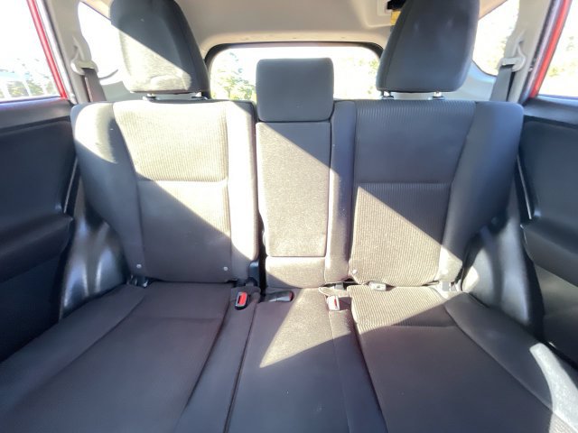 Used 2017 Toyota RAV4 LE FWD image 14