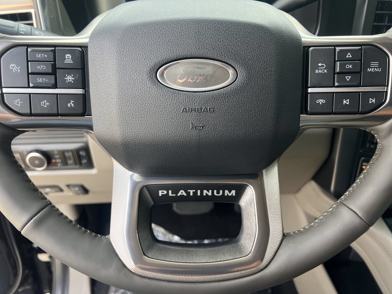 New 2026 Ford F250 Platinum w/ Platinum Plus Package AWD/4WD image 11