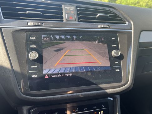 Certified 2023 Volkswagen Tiguan SE FWD image 21
