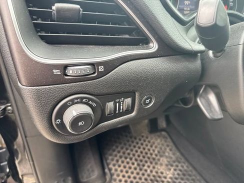 Used 2021 Jeep Cherokee Trailhawk w/ Comfort/Convenience Group AWD/4WD image 14