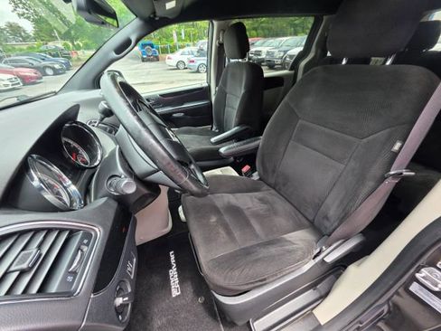 Used 2016 Dodge Grand Caravan SE FWD image 14