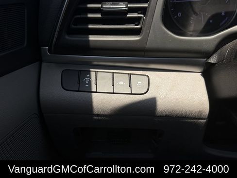 Used 2020 Hyundai Elantra SE FWD image 23