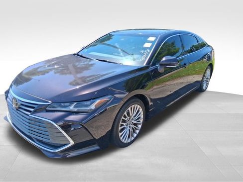 Used 2019 Toyota Avalon Limited FWD image 3