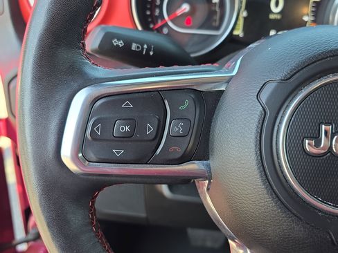 Used 2022 Jeep Wrangler Unlimited Rubicon w/ Cold Weather Group AWD/4WD image 15