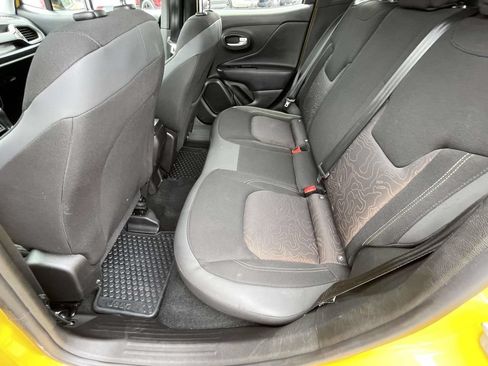 Used 2023 Jeep Renegade Latitude AWD/4WD image 11