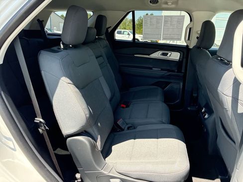 Used 2025 Ford Explorer Active AWD/4WD image 26