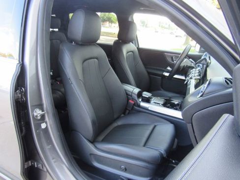 Used 2022 Mercedes-Benz GLB 250 w/ Premium Package Lite image 22