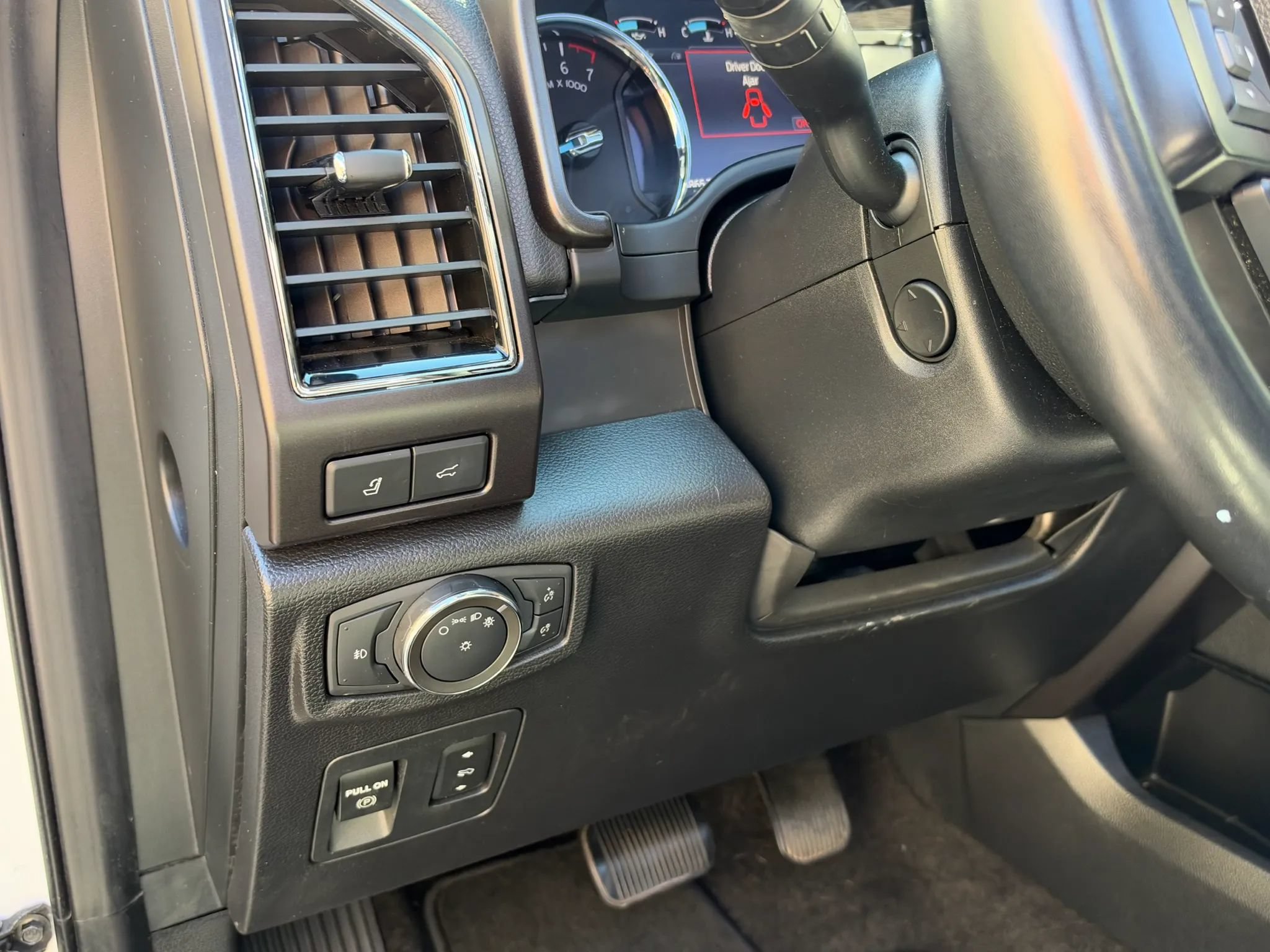 Used 2020 Ford Expedition Max Limited w/ Equipment Group 302A RWD image 28