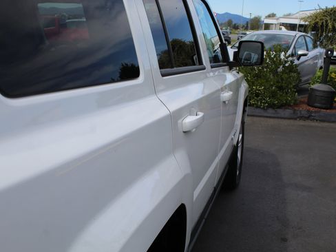 Used 2014 Jeep Patriot Sport w/ Power Value Group AWD/4WD image 16
