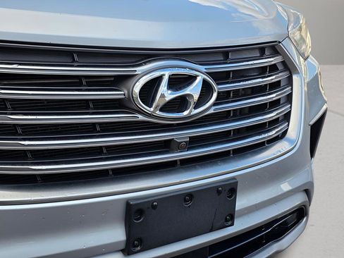 Used 2018 Hyundai Santa Fe Limited image 9