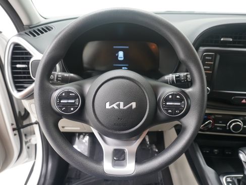 Used 2023 Kia Soul LX w/ LX Technology Package FWD image 15