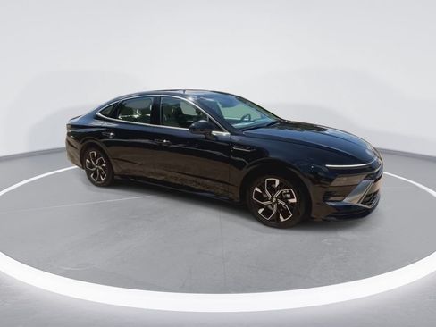 Used 2025 Hyundai Sonata SEL FWD image 2