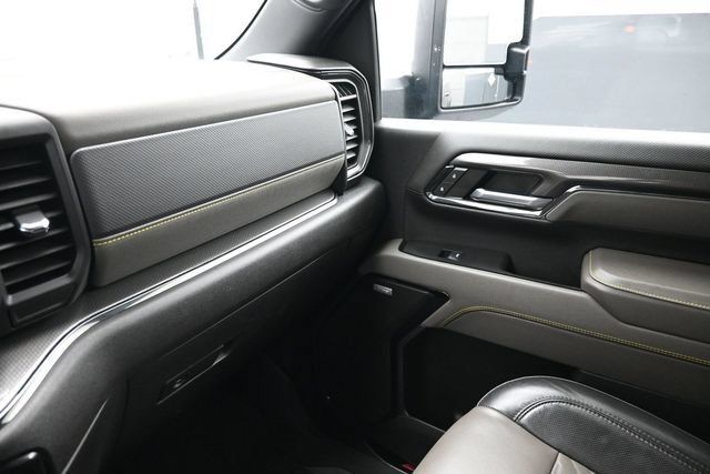 Used 2024 Chevrolet Silverado 2500 ZR2 w/ Technology Package AWD/4WD image 8