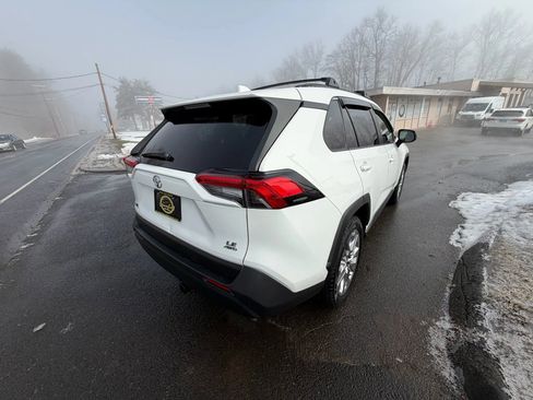 Used 2019 Toyota RAV4 LE image 5