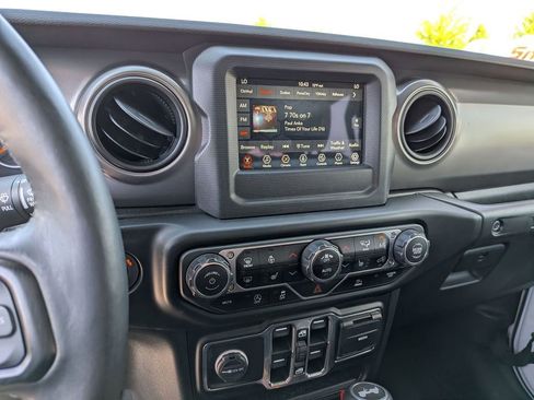 Used 2021 Jeep Wrangler Unlimited Sport AWD/4WD image 17