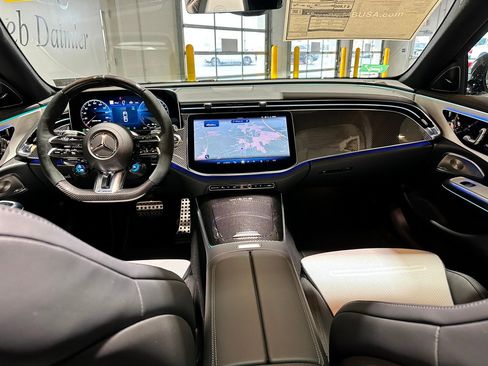 New 2026 Mercedes-Benz E 53 AMG e 4MATIC Sedan image 6